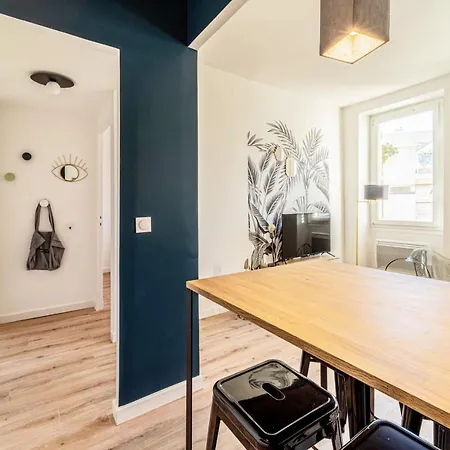Charming And Design Apt In The Centre Of *